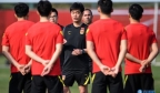 徐阳：每场比赛对中国足球都很重要 可以技不如人不能人不如人