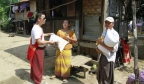 缅甸一公务员中数亿缅币大奖，彩票店主开展公益布施活动