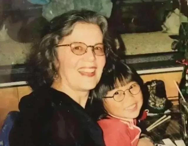 中国弃婴被美国人领养，念哈佛后回国寻亲时说：感谢遗弃她的父母