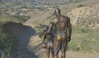 科比坠亡地竖起铜像，生前遭30次撞击，遗体修正图惹人道争议