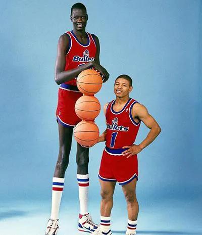 詹姆斯还是杜兰特，相同身高的NBA球员组一队，哪个身高最强？