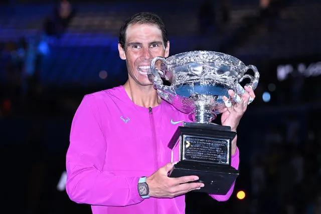 澳网男单决赛纳达尔击败梅德韦杰夫成为获大满贯冠军最多的运动员