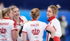 冰壶——女子循环赛：日本队胜丹麦队