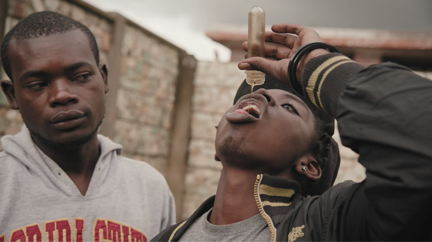 年轻人一天4瓶，根本无心工作！非洲小国已沦陷在止咳糖浆里