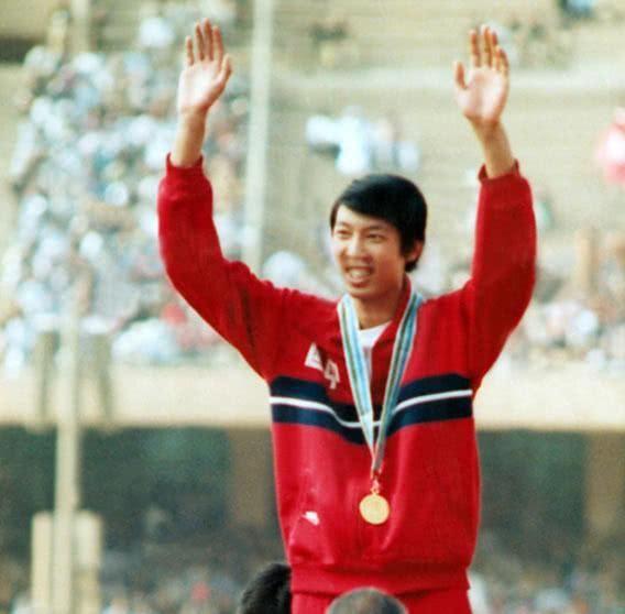80年代跳高明星朱建华，三次打破世界纪录，奥运失利却被骂到退役