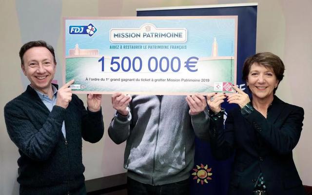 法国青年中150万欧元大奖 称将继续工作
