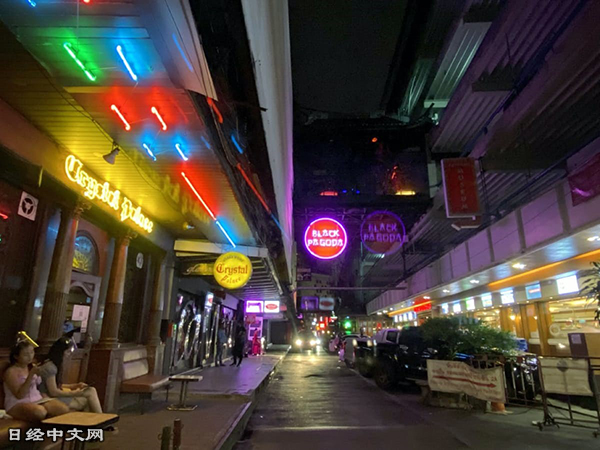 牛逼的泰国，夜生活街重新亮起霓虹灯光，很美