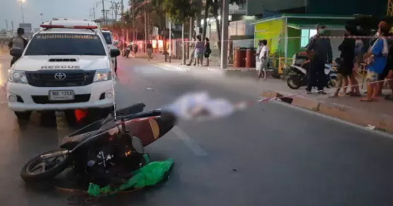  曼谷街头1名17岁青年被10名“飞车党”追杀