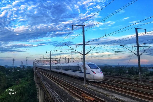 中国国际高铁将启航，坐着高铁<span class=