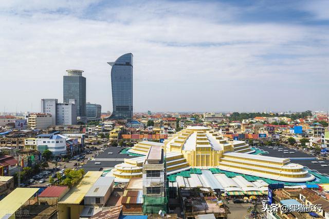 柬埔寨最大城市金边，房价1.2-2万元一平米，凉拌菜里放椰汁