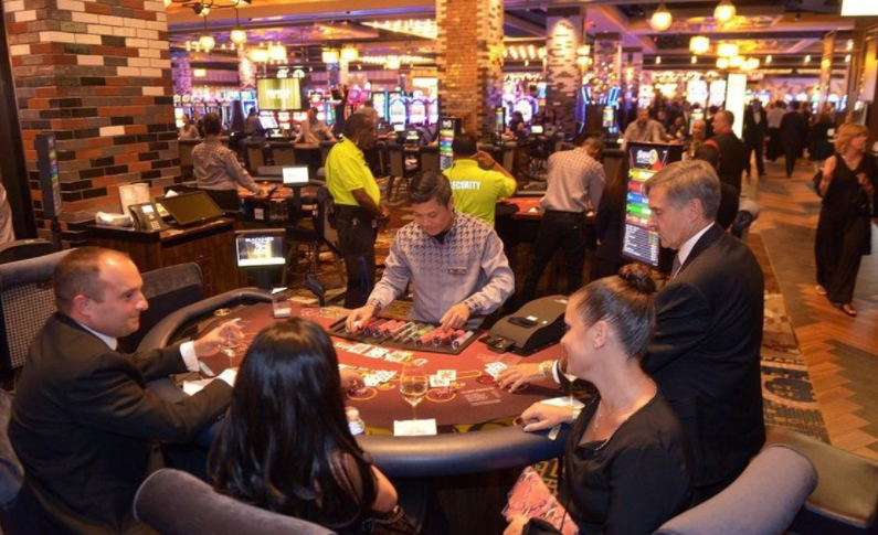 米高梅斯普林菲尔德骗子在赌桌游戏中作弊被勒令偿还赌场 3 万美