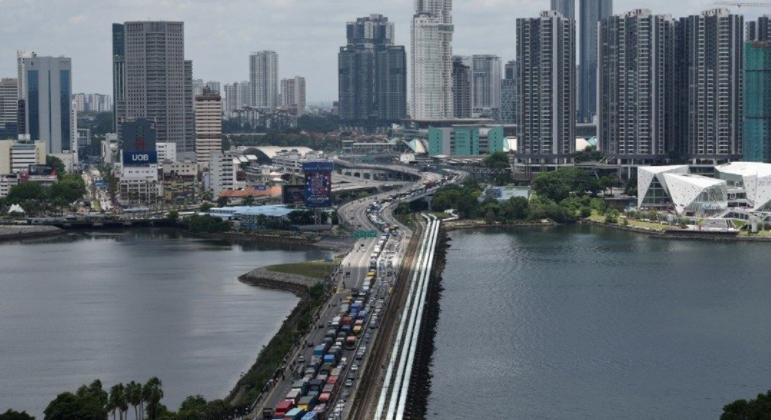 新加坡于 4 月 1 日重新开放与马来西亚的边境，不再进行测试和隔离