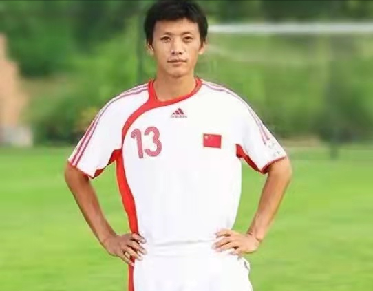 曾经的国字号主力，27岁黄金年龄选择退役，中国球员之国安张帅