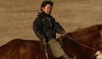 6岁蒙古女孩骑大马放牛羊，母亲去世父亲失踪，一人看管700头牲畜