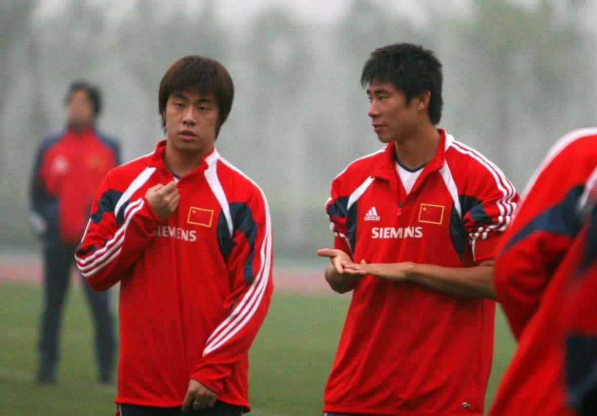 董方卓：首位进曼联的中国球员，20岁获欧洲联赛金靴奖，31岁退役