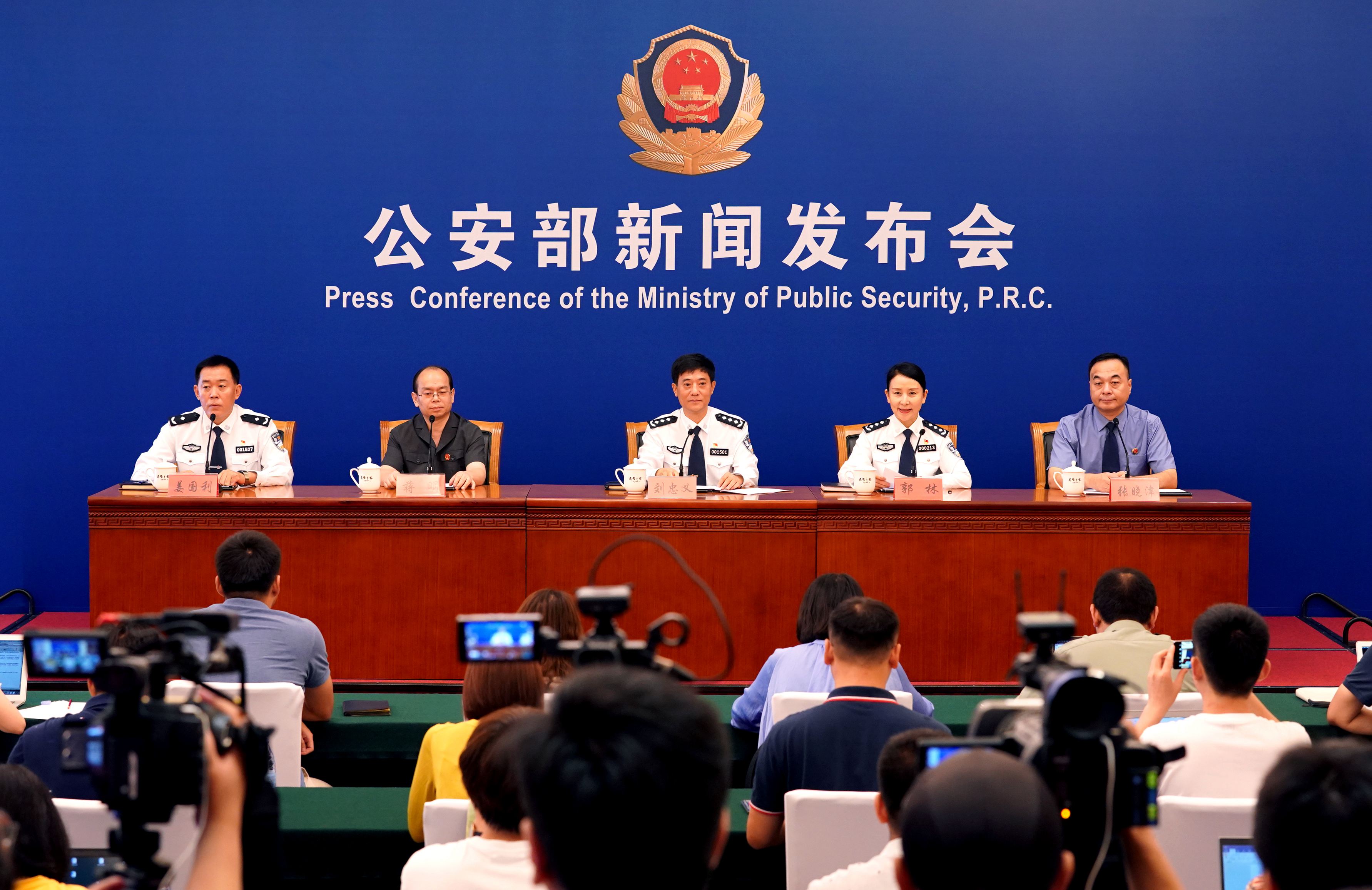 博彩头条-中国公安部今日发布A级通缉令,电信诈骗人员无处可逃！