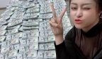 柬埔寨美女炫耀130万美元现金，网友：祝你好运