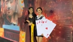 柬埔寨选美大赛秀扑克、骰子，两名美女遭怒斥