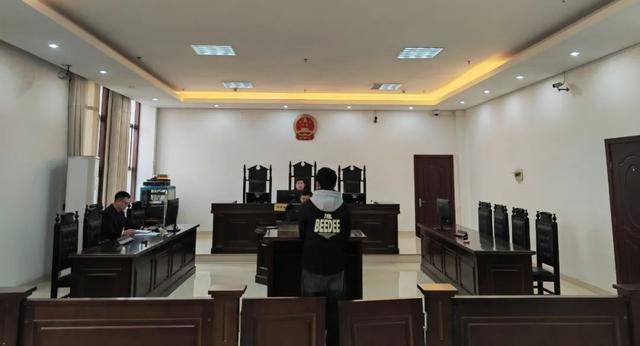 网上开设赌场，横峰县90后小伙非法获利10万元获刑7个月