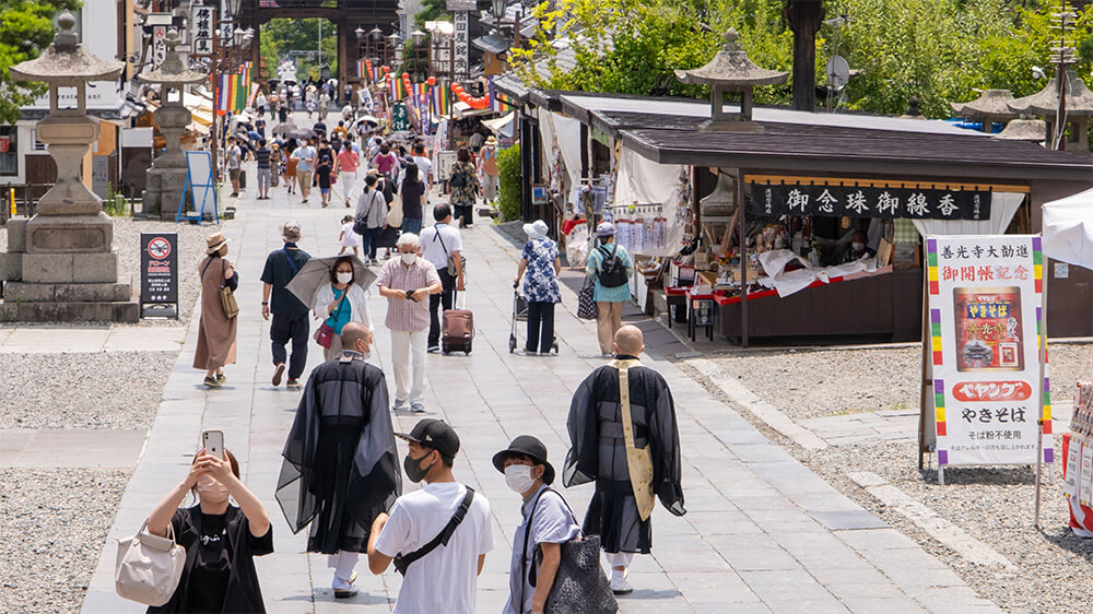 新冠肺炎疫情限制的结束让11月的日本游客人数增加近100万人