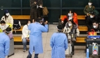 对中国游客进行病毒检测后，中国停止对日本和韩国的签证。