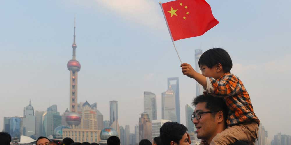 随着出生率下降，中国人口在60年来首次下降