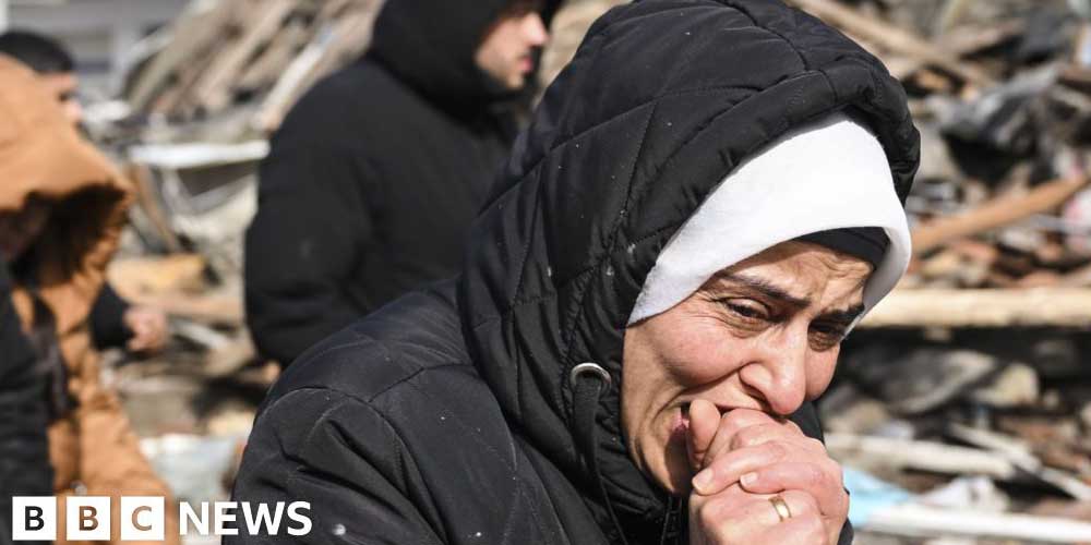 土耳其地震：幸存者的选择——室内危险还是室外冰冻