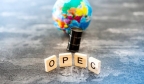 OPEC给了美国一刀，中国意外收获，人民币与美元争夺“88系数”