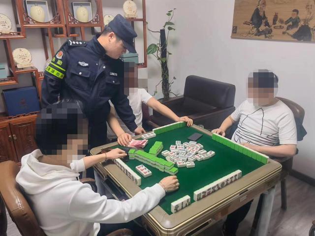 蒲城公安：茶叶店聚众赌博扰民 10人被处罚