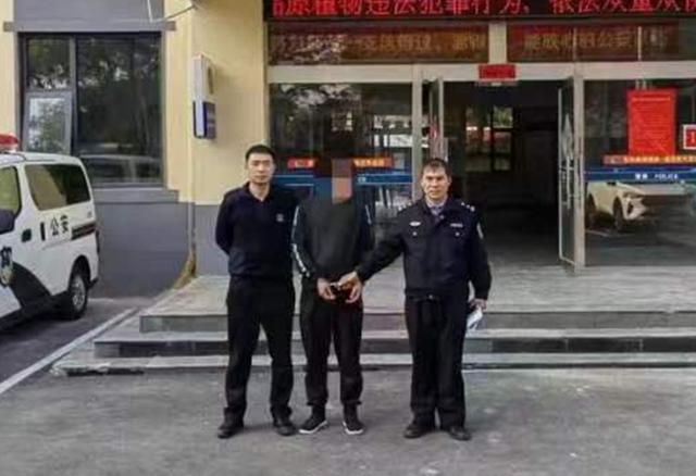 淇县公安局卫都派出所民警一天抓获2名网络赌博嫌疑人和1名网上追逃人员