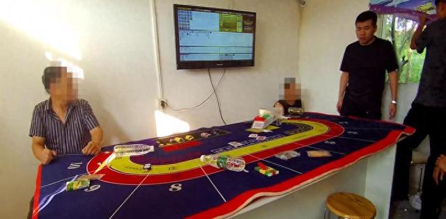 蕲春警方捣毁一赌博窝点，抓获16名涉赌人员.