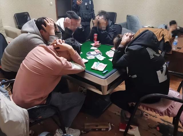 男子利用4个摄像头打麻将赌博获利70万，被警方抓获