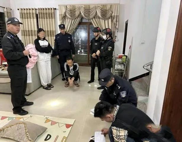 广东茂名警方打掉一个网络赌博团伙，23人被捕，涉案300多万