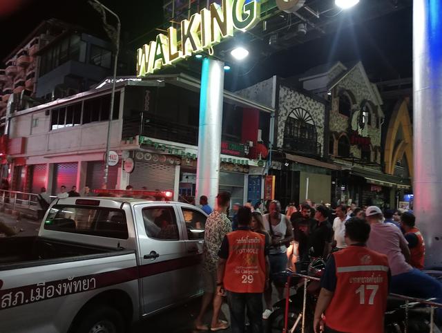 泰国芭提雅警方强行关闭酒吧及娱乐场所！致数千游客“流落街头”