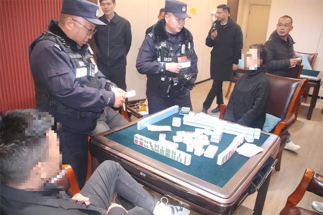 聚众赌博，西藏4人被抓！
