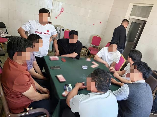7人在食堂赌博被会泽县警方抓获！