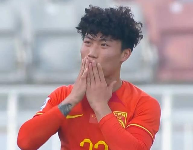 1-0！2-1！亚洲杯疯狂一夜：韩国力克日本，泰国被绝杀，国足首胜